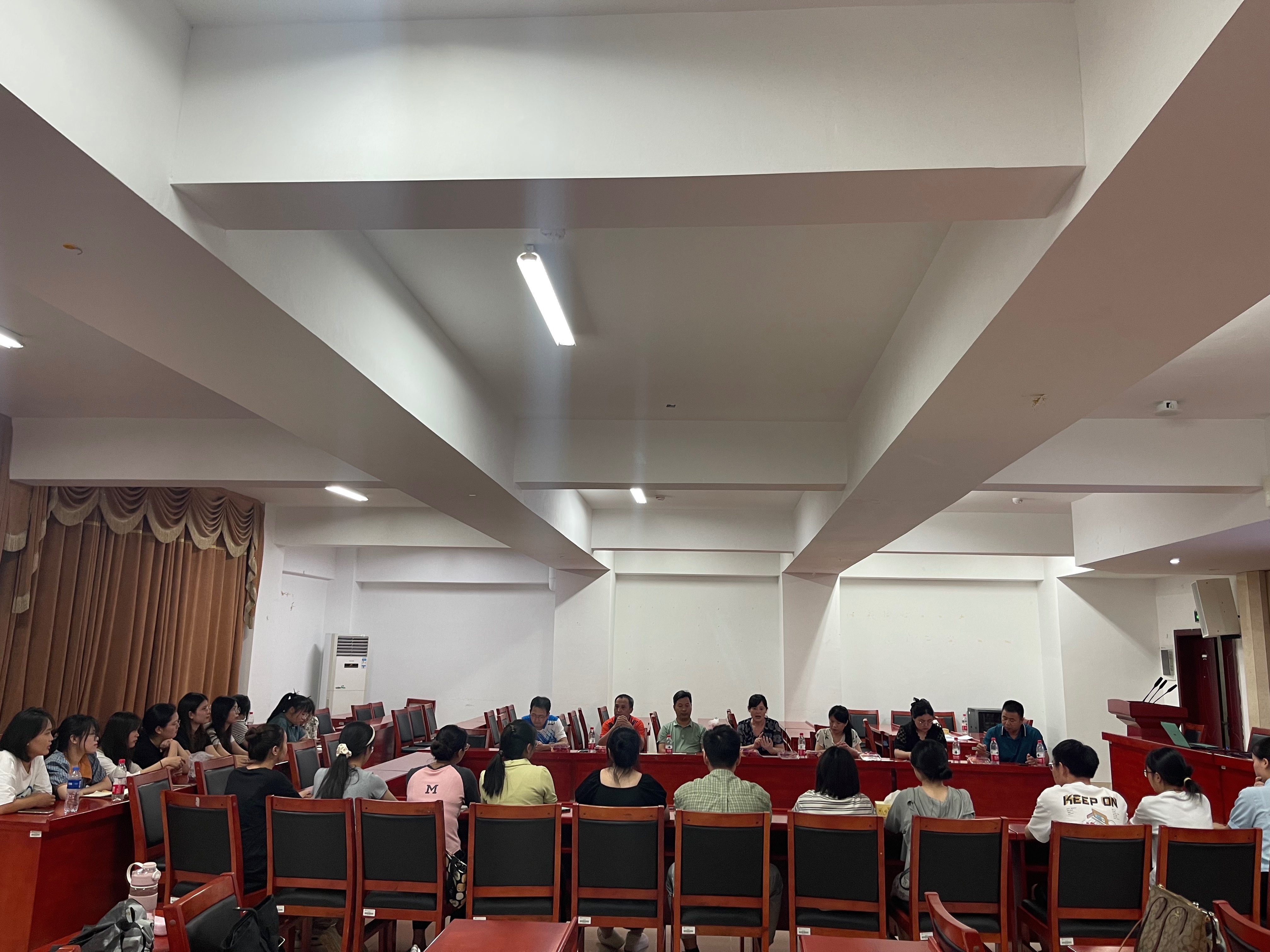 6117bbcb66964ecaa3b9e7ed52ffc087.jpg 师生见面会照片2-2.jpg